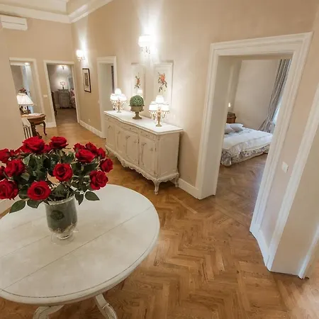 Leopoldo Luxurious Near The Center *