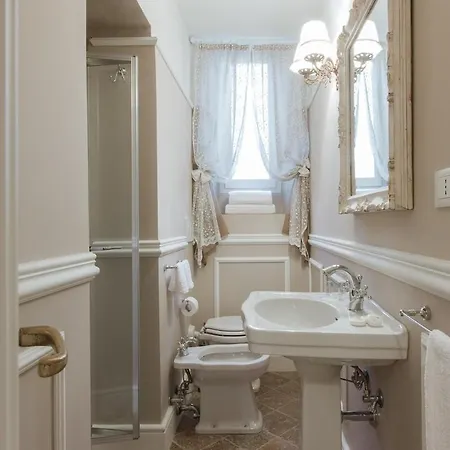 Apartment Leopoldo Luxurious Near The Center