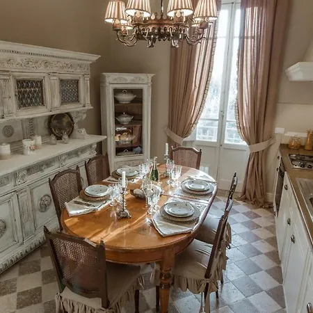 Leopoldo Luxurious Near The Center Apartment *