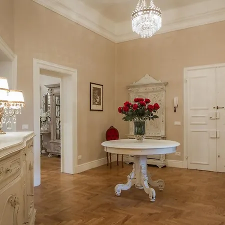 Apartment Leopoldo Luxurious Near The Center