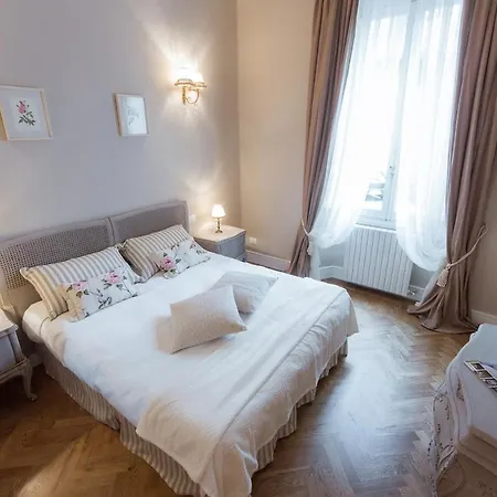 Leopoldo Luxurious Near The Center Apartment *