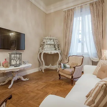 Leopoldo Luxurious - Daily Refresh Available Firenze