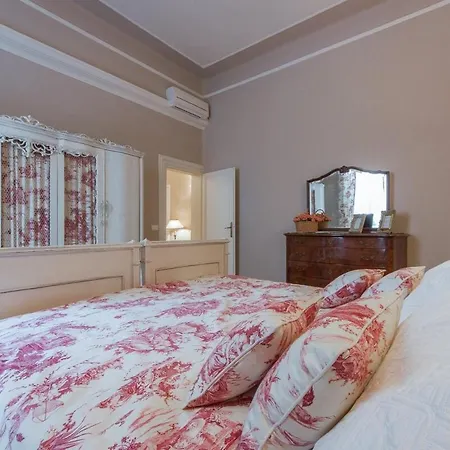 Leopoldo Luxurious - Daily Refresh Available * Firenze