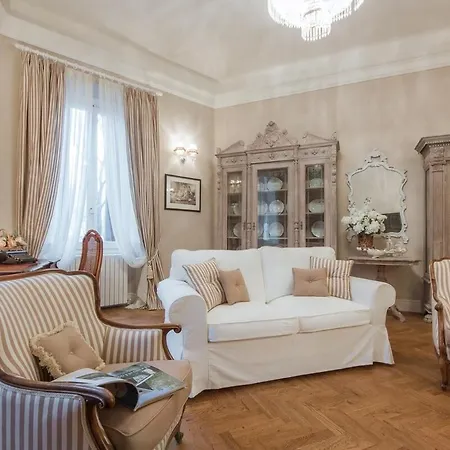 Leopoldo Luxurious - Daily Refresh Available *