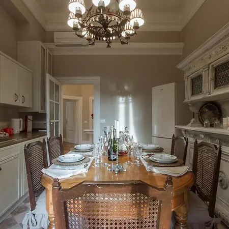 Leopoldo Luxurious Near The Center Florence