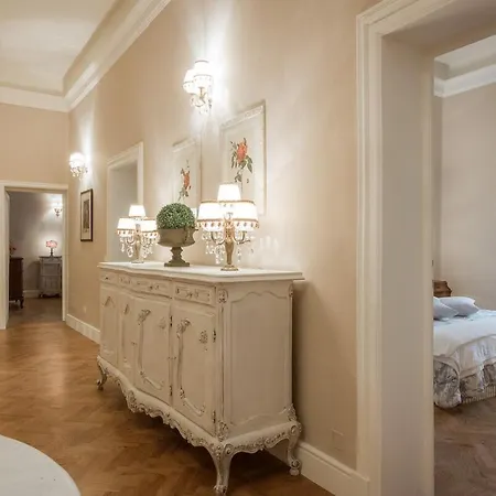 Leopoldo Luxurious Near The Center