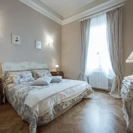 Leopoldo Luxurious Near The Center *