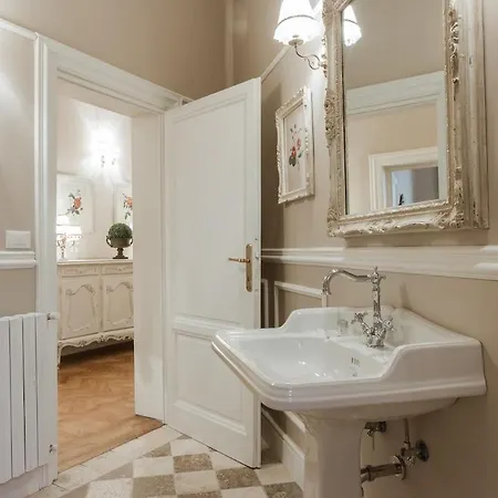 Leopoldo Luxurious - Daily Refresh Available * Firenze