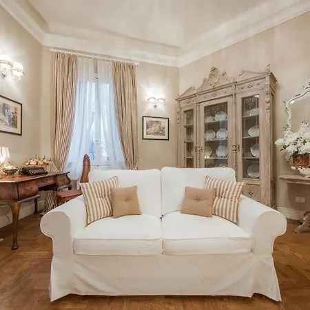 Leopoldo Luxurious Near The Center *