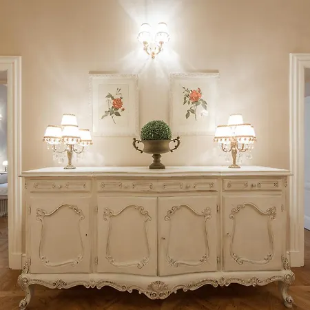 Leopoldo Luxurious Near The Center *