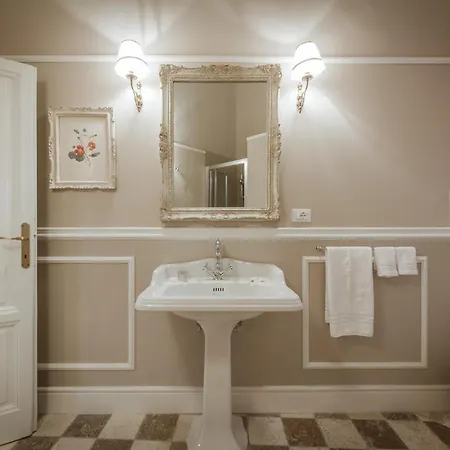 Leopoldo Luxurious Near The Center Apartment *